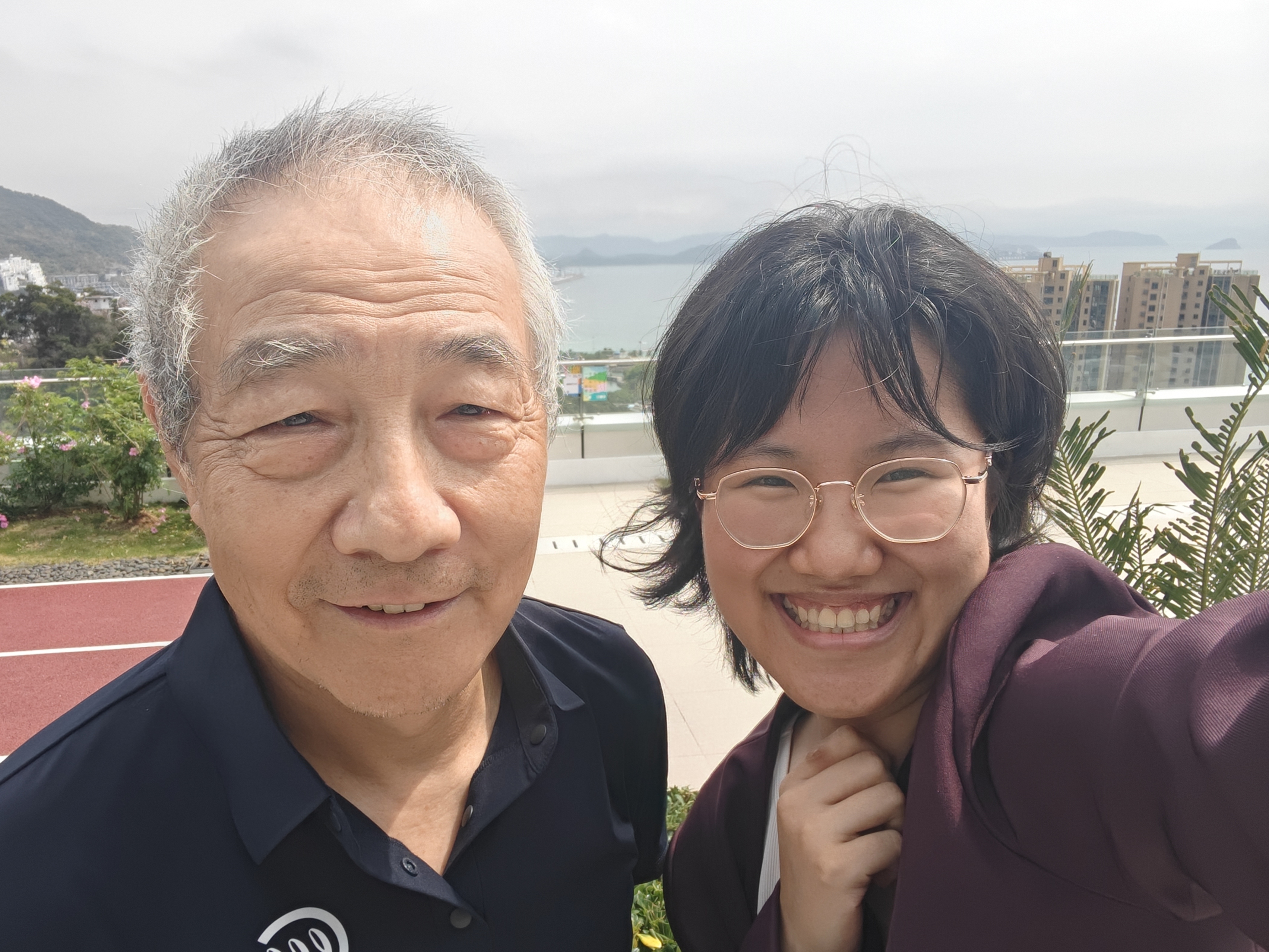 与华大基因董事长汪健合照